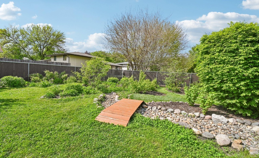 62-web-or-mls-9618 Walnut Dr-S0505-062