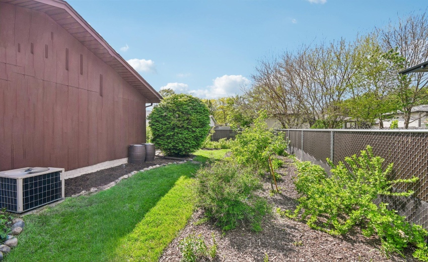 59-web-or-mls-9618 Walnut Dr-S0505-059