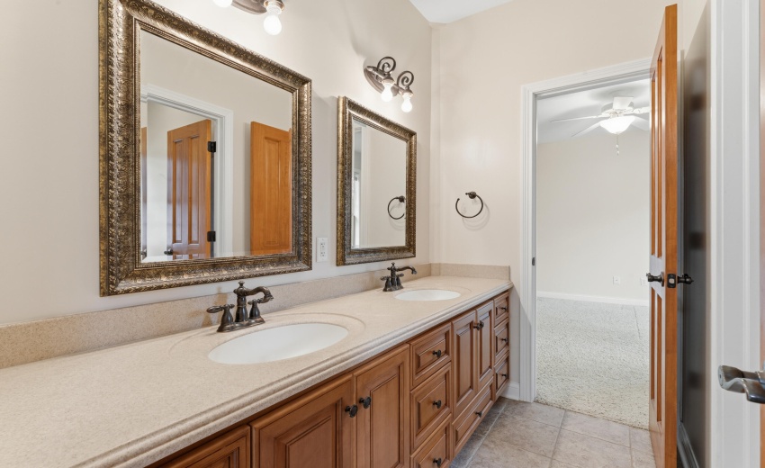jack and jill 2-3 bedroom