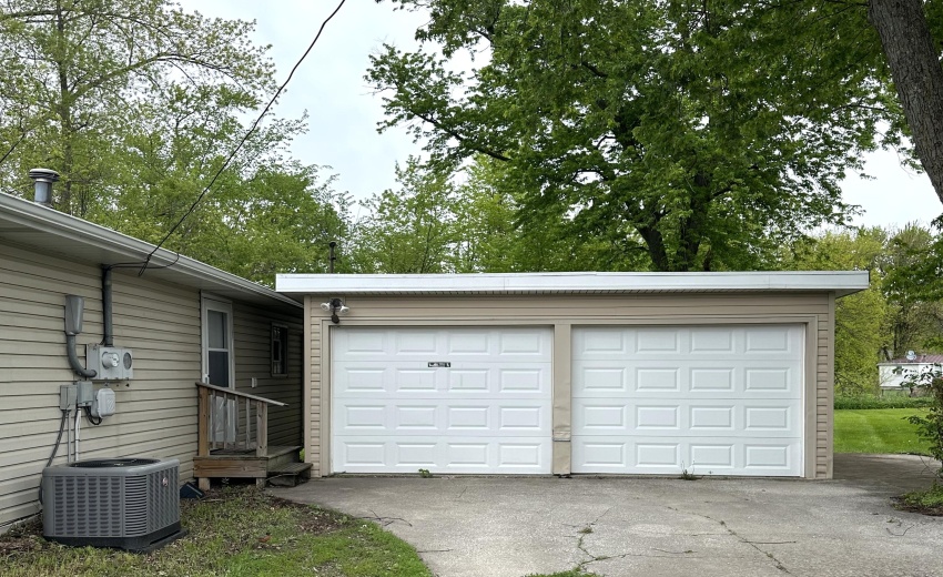 Lake Shore Garage