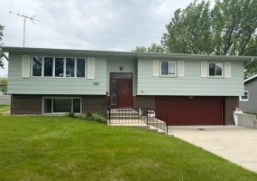 723 Maple Lane, Crown Point, Indiana, 3 Bedrooms Bedrooms, 8 Rooms Rooms,2 BathroomsBathrooms,Residential,For Sale,Maple,NRA838793
