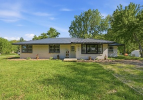590 Oak Hill Road, Chesterton, Indiana, 4 Bedrooms Bedrooms, 7 Rooms Rooms,2 BathroomsBathrooms,Residential,For Sale,Oak Hill,NRA838795