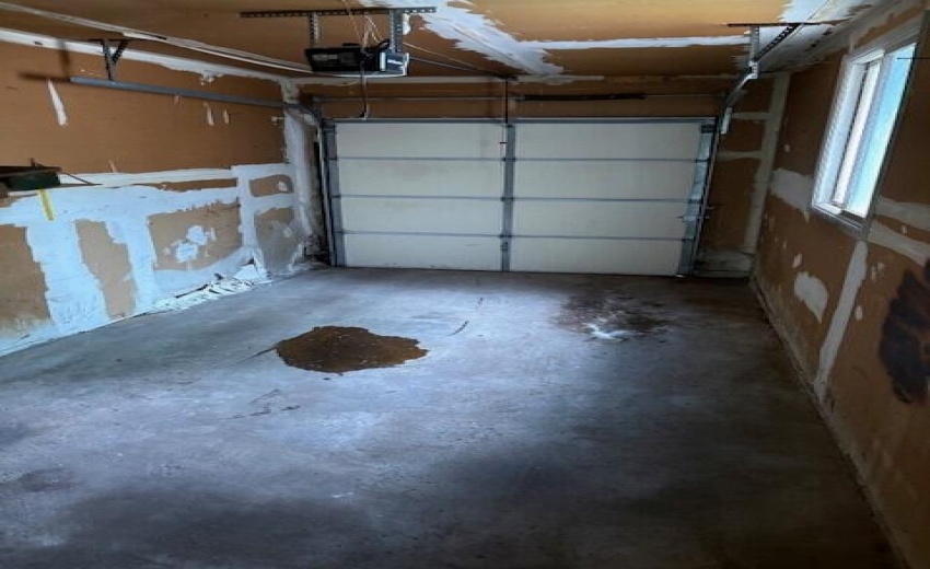INTERIOR GARAGE