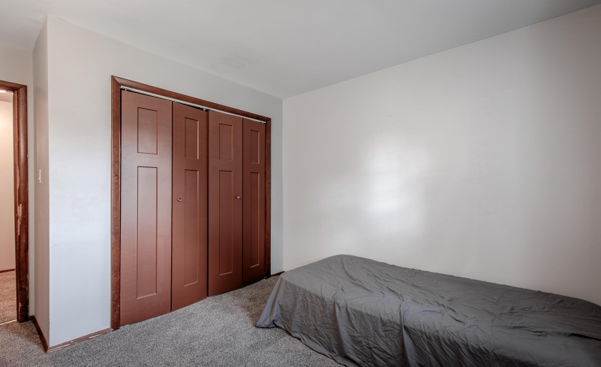 5768_Evergreen_Ave-025