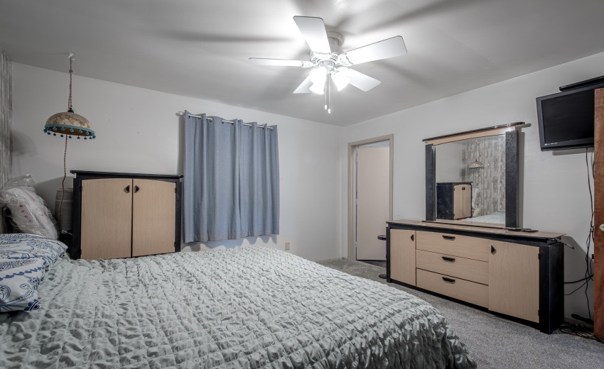 5768_Evergreen_Ave-021