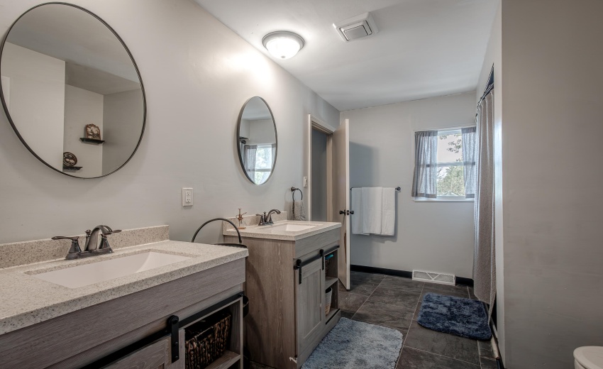 5768_Evergreen_Ave-019