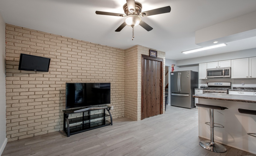 5768_Evergreen_Ave-016