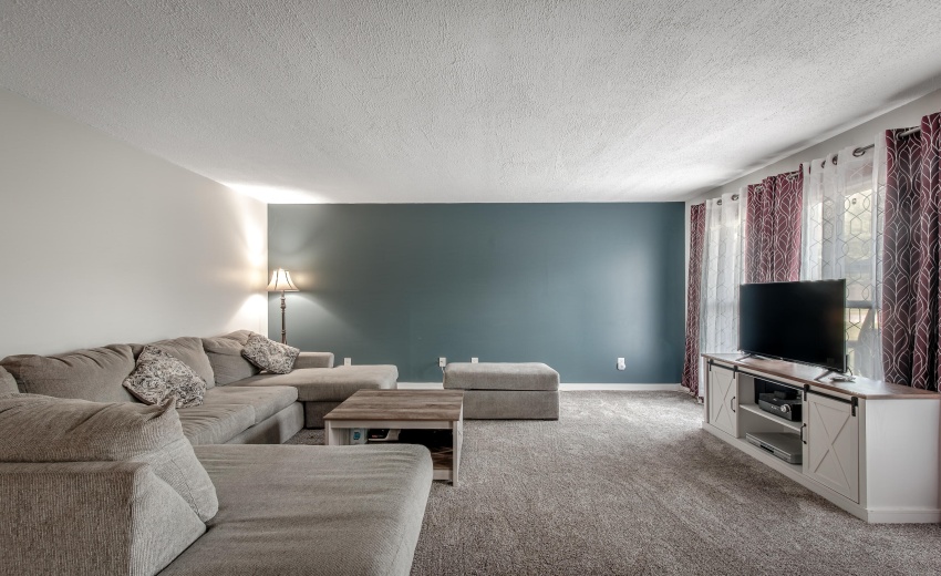 5768_Evergreen_Ave-012