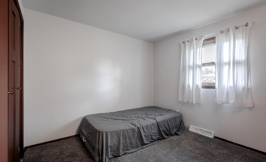 5768_Evergreen_Ave-024