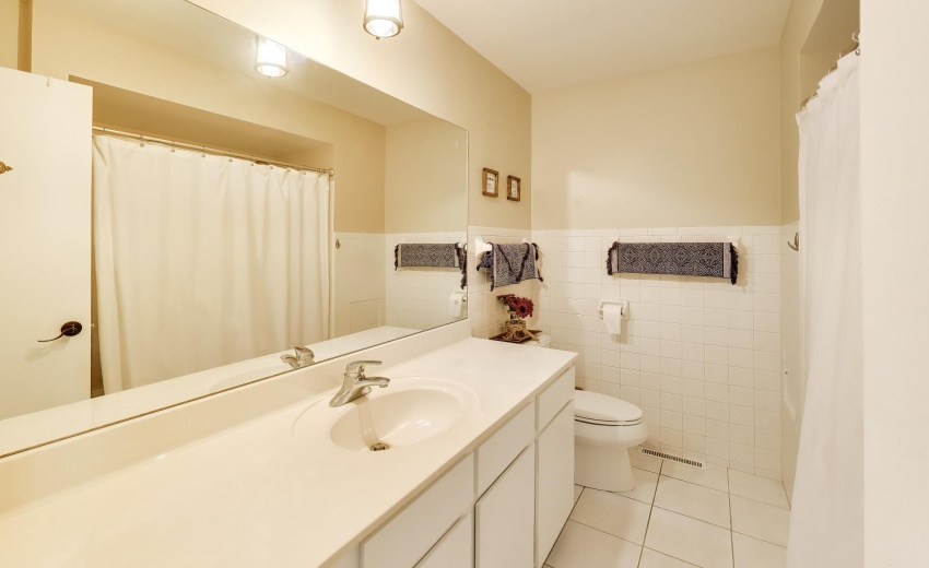 Full Bathroom