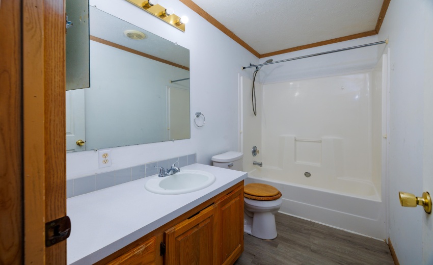 106 W Allen St Kentland-12