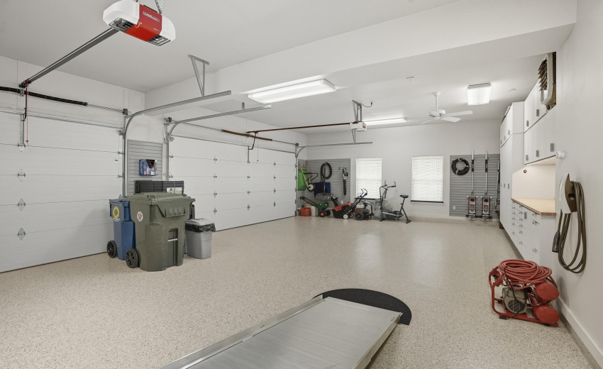 42 amzaing 3 car garage