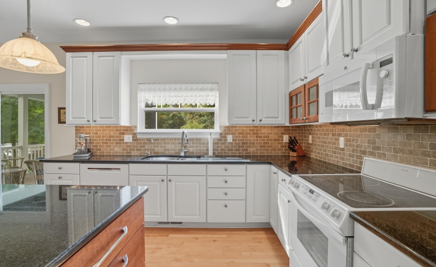15  Kitchen