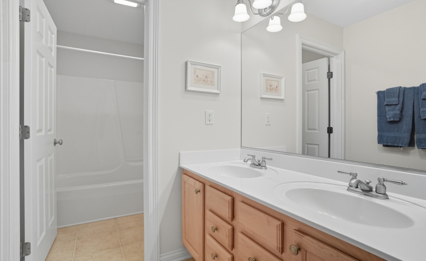 34 hall full bath