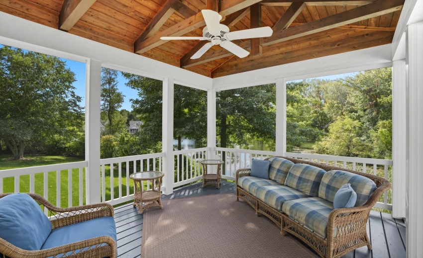 21 screened porch