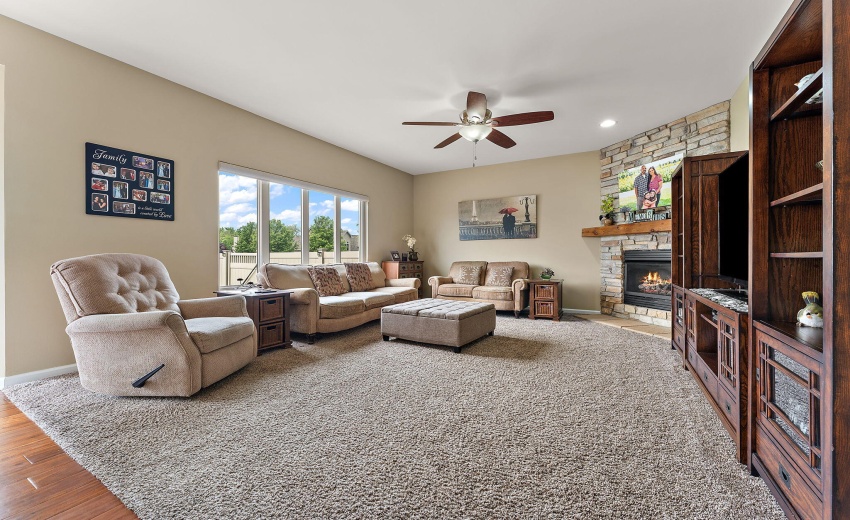 301 E 125th Ave
