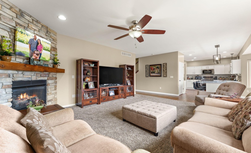 301 E 125th Ave