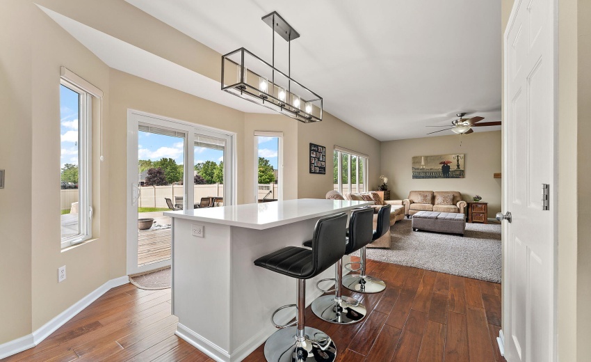301 E 125th Ave