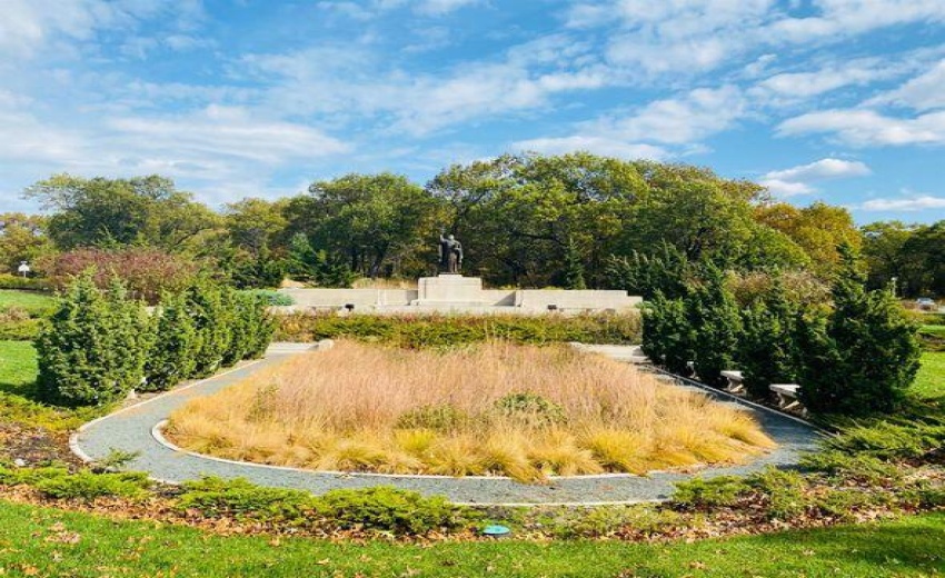 Marquette Park Statue