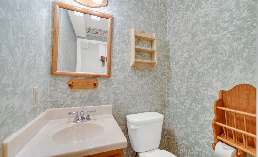 Main Floor 1/2 Bath