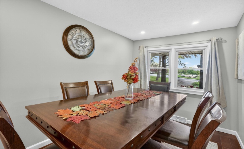 11-54851-Pine-Rd-South-Bend-Windowstill