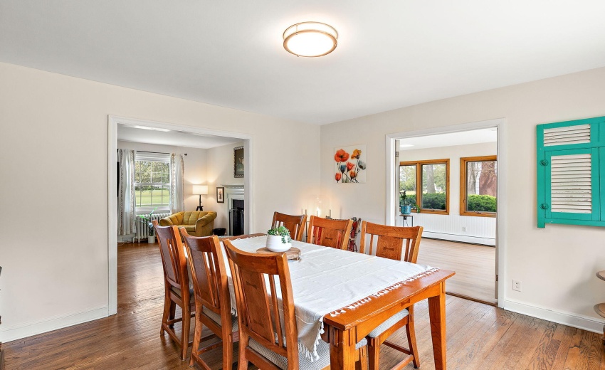 Dining w/ HW floors