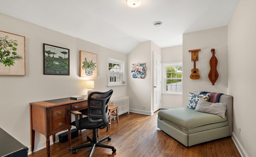 Upper level with en-suite