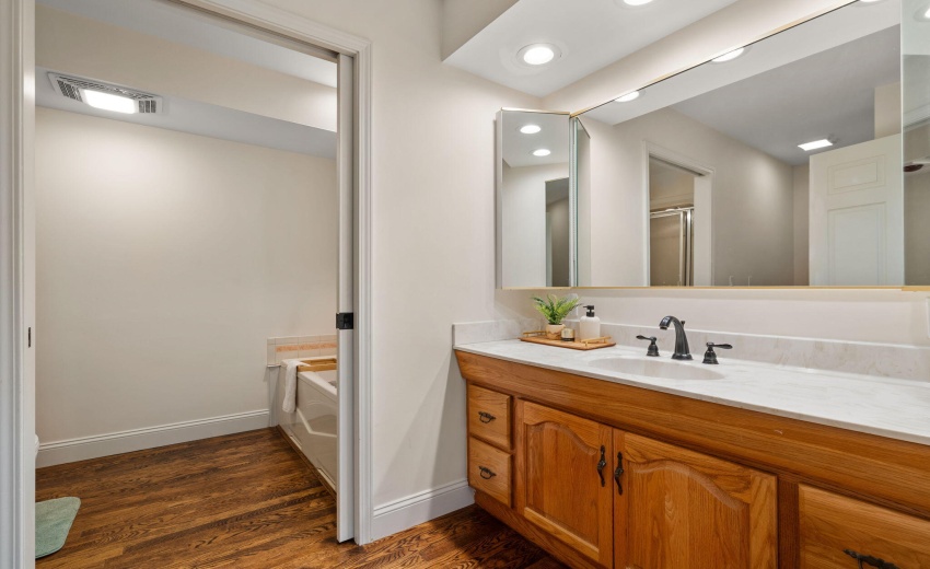 Studio full bath & laundry