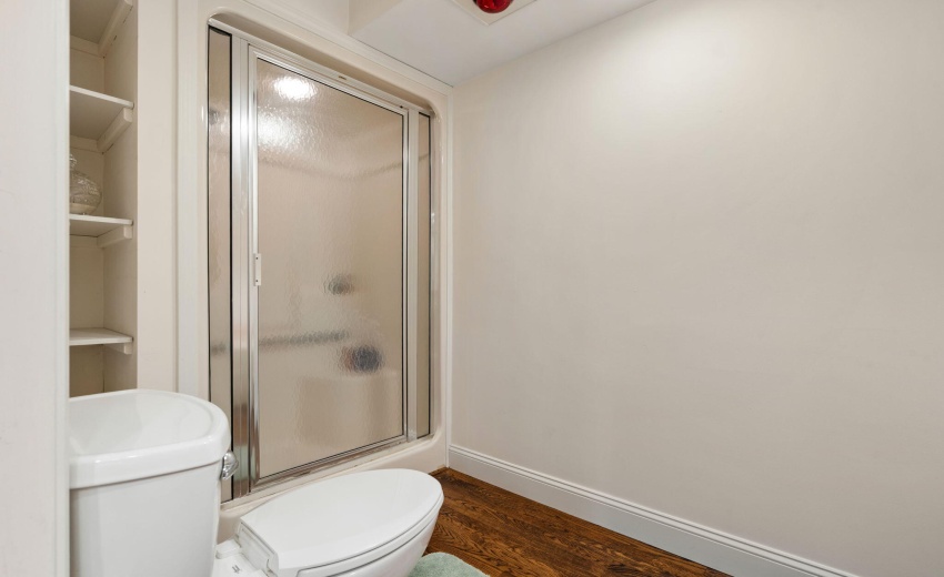 Studio step-in shower