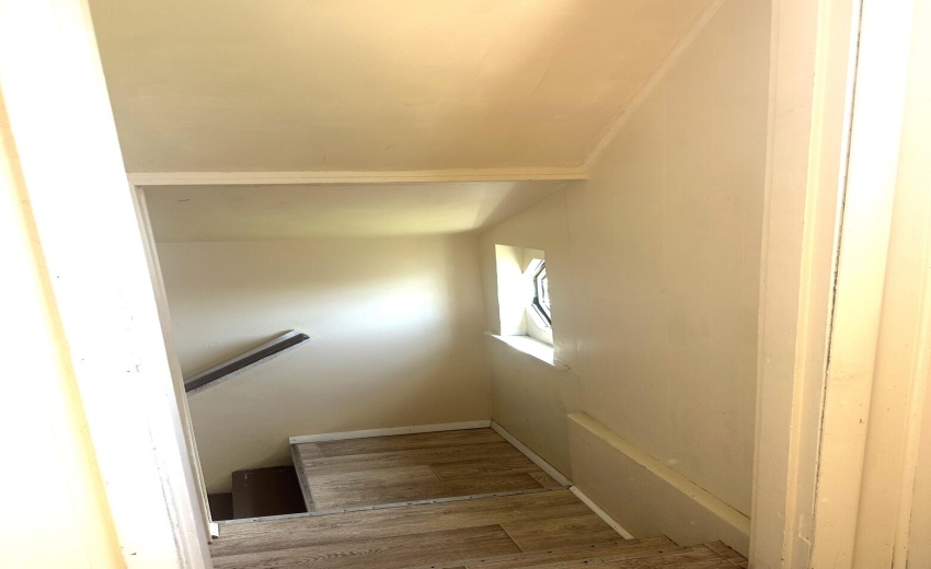 hallway up