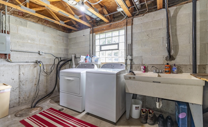 1644 Michael Dr-35