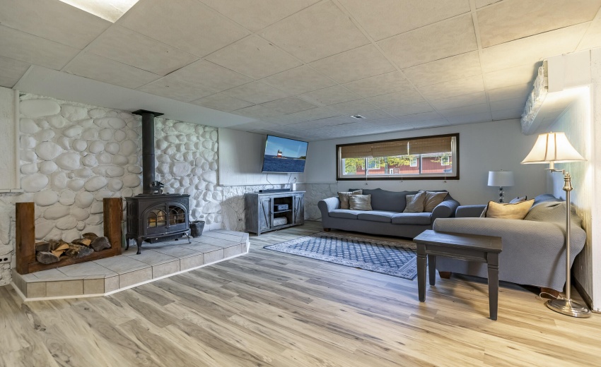 1644 Michael Dr-28