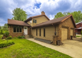 340 Golfview Drive, Schererville, Indiana, 2 Bedrooms Bedrooms, 8 Rooms Rooms,2 BathroomsBathrooms,Residential,For Sale,Golfview,NRA839401