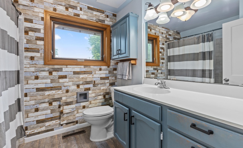 main_floor_bath
