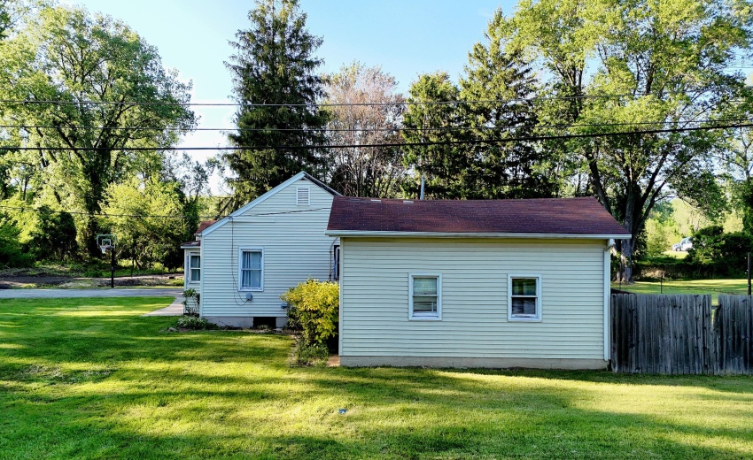 2207 County Line Road Side of House