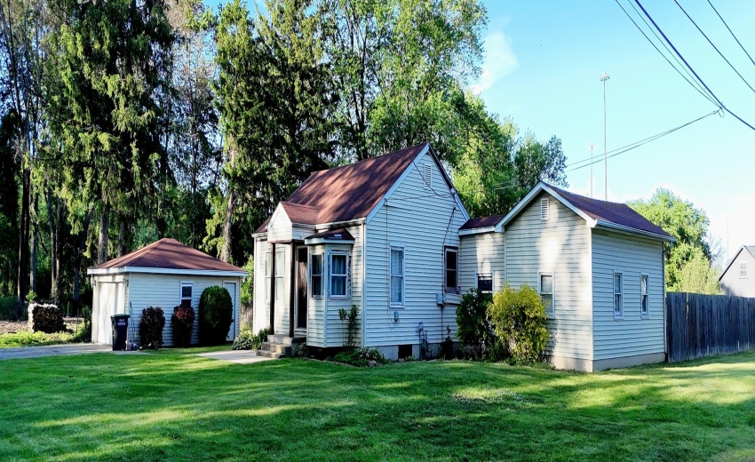2207 County Line Road Side of House 1