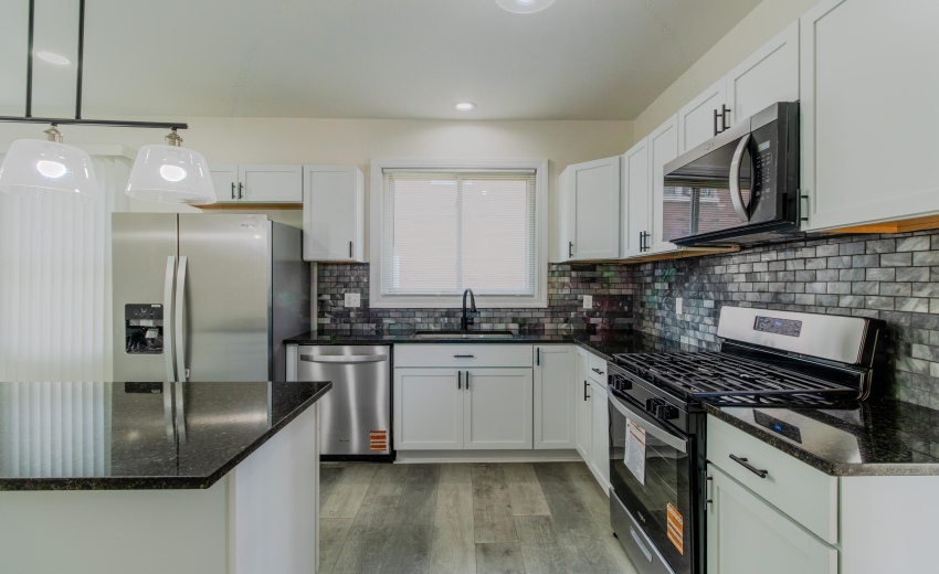 3678 Jackson St Kitchen