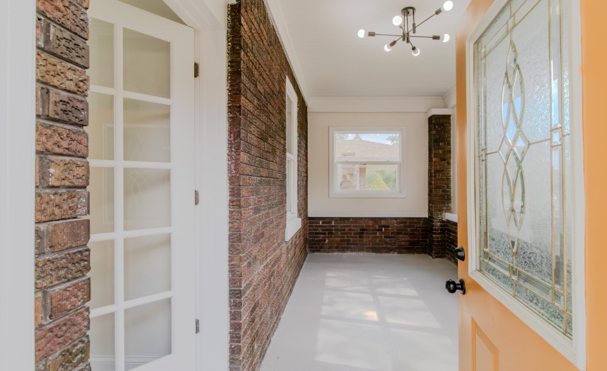 3678 Jackson Porch