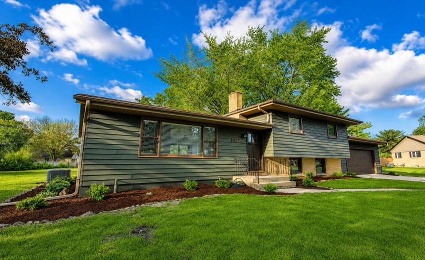 12000 N Oakwood Dr, St. John, IN 18