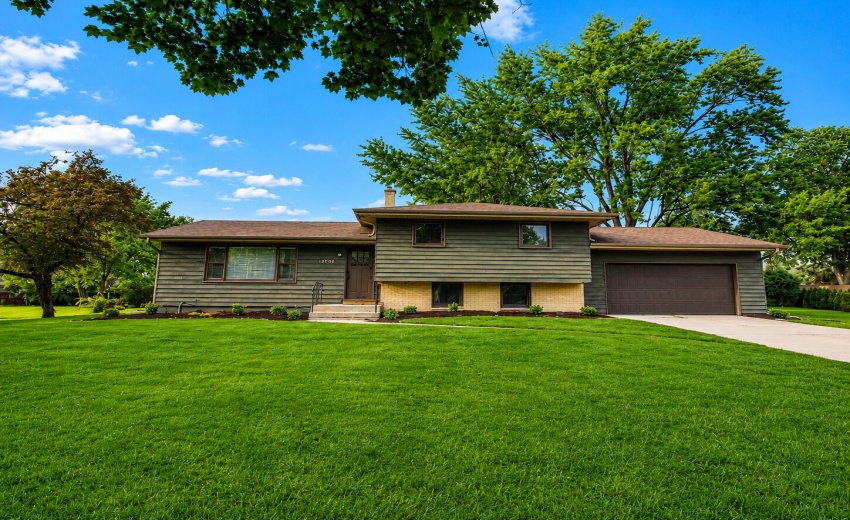 12000 N Oakwood Dr, St. John, IN 19