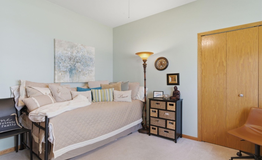 middle bedroom