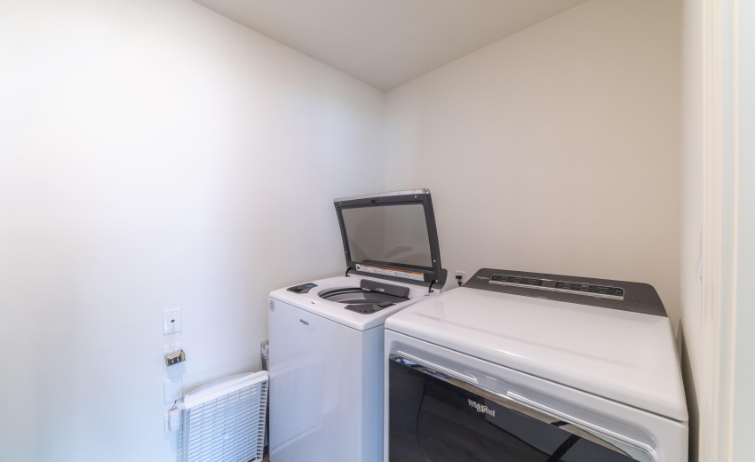 LLaundryEnsign0018