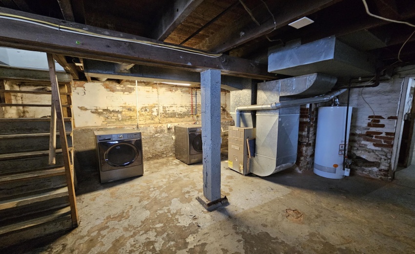 307 pic 11- basement