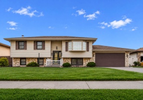 724 Briarwood Drive, Dyer, Indiana, 4 Bedrooms Bedrooms, 12 Rooms Rooms,2 BathroomsBathrooms,Residential,For Sale,Briarwood,NRA839834