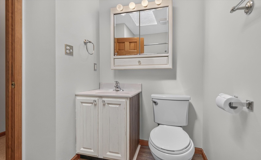 40-264 Springhill Dr-33 Main Bath
