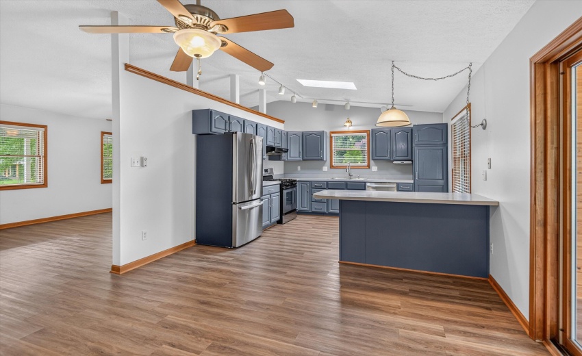 18-264 Springhill Dr-15 Kitchen