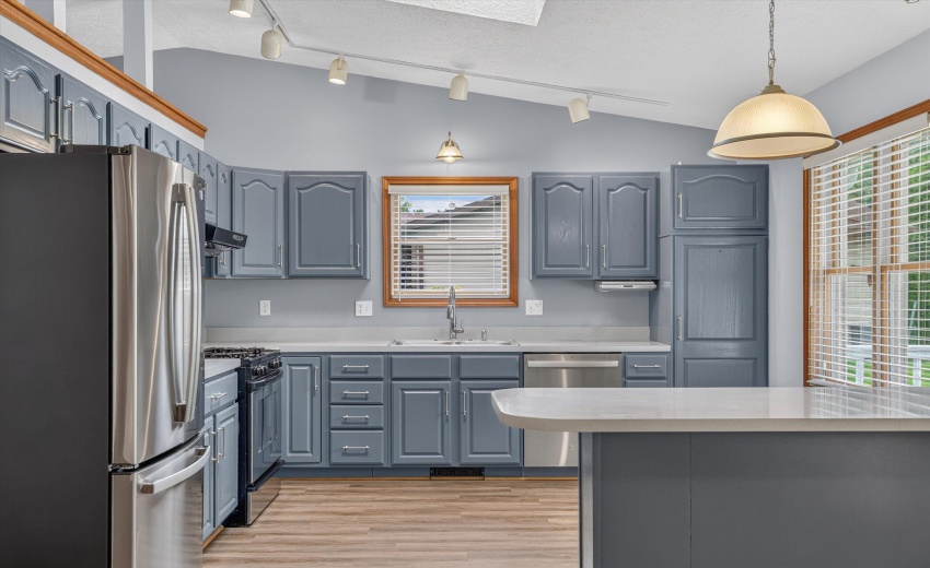 21-264 Springhill Dr-17 Kitchen