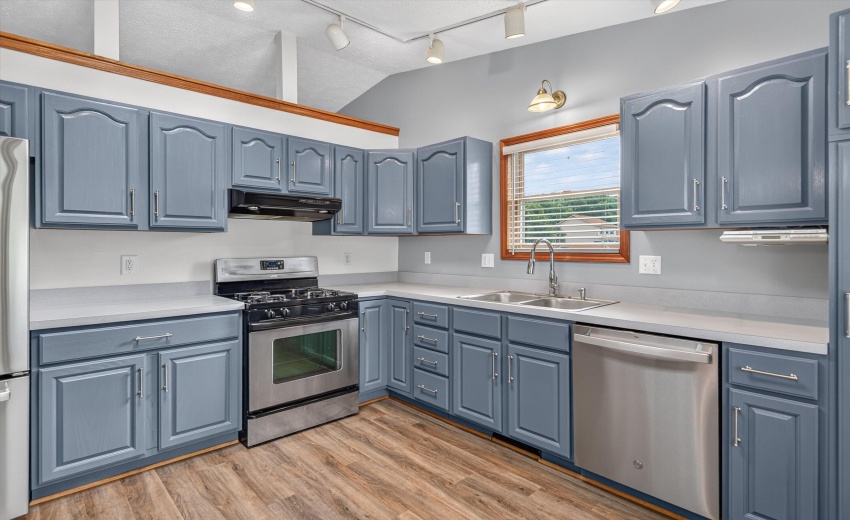 22-264 Springhill Dr-18 Kitchen