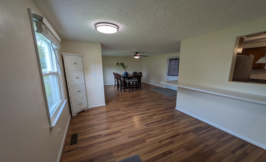 Kitchen & Dining