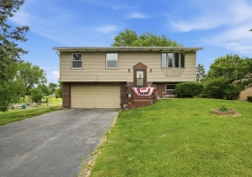 4066 Kingsway Drive, Crown Point, Indiana, 3 Bedrooms Bedrooms, 8 Rooms Rooms,2 BathroomsBathrooms,Residential,For Sale,Kingsway,NRA840031